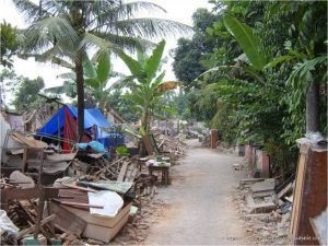jalan tengah kampung Bembem